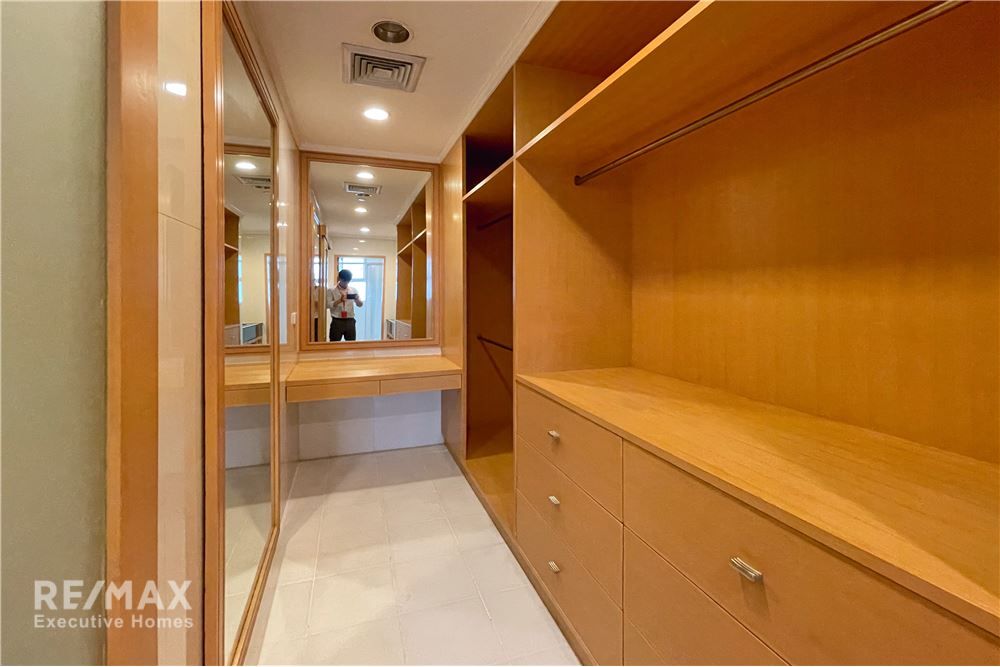 Pet-Friendly Furnished 3-Bedroom Condo Near BTS in Prime Location 17