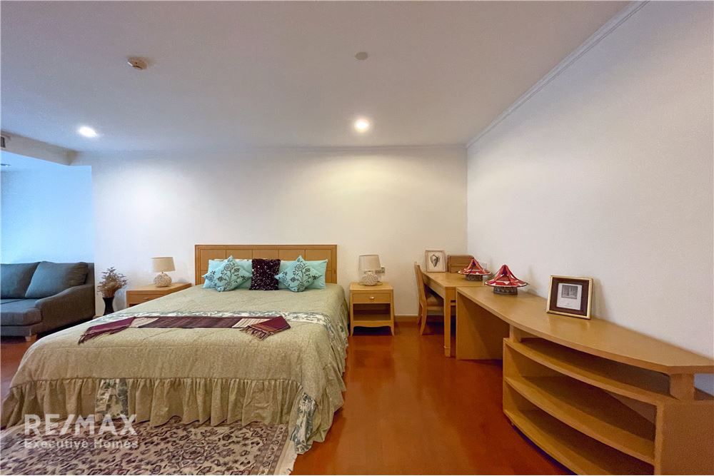 Pet-Friendly Furnished 3-Bedroom Condo Near BTS in Prime Location 18