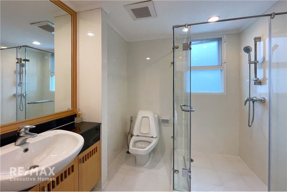 Pet-Friendly Furnished 3-Bedroom Condo Near BTS in Prime Location 24