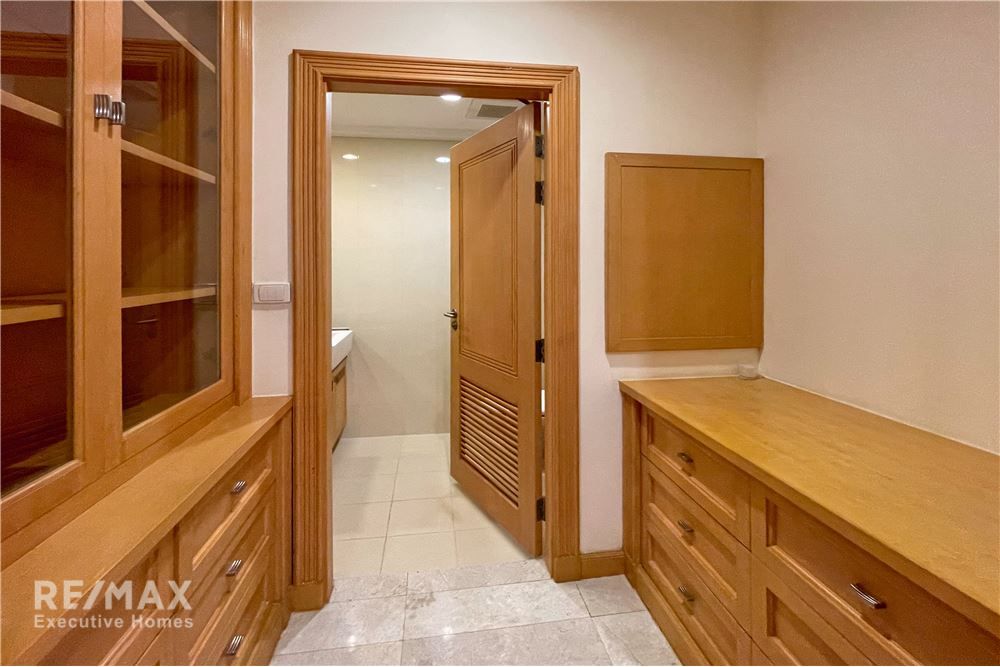 Pet-Friendly Furnished 3-Bedroom Condo Near BTS in Prime Location 9