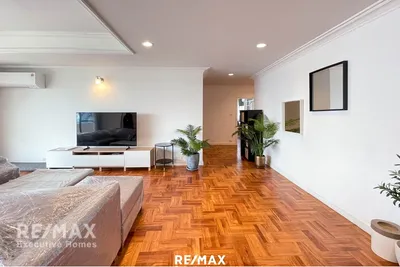 newly-renovated-modern-4-bedroom-condo-steps-from-promphong-bts-920071058-352