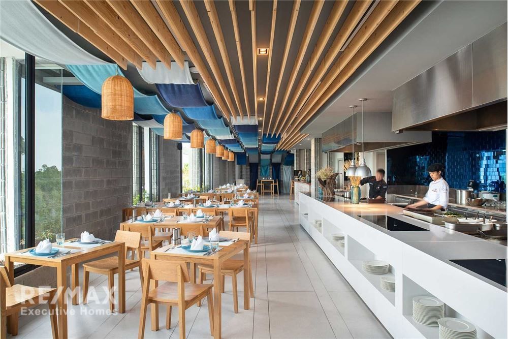 Luxurious Seaside Villa for Sale in Bang Sare, Chonburi 10