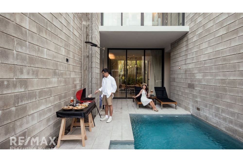 Luxurious Seaside Villa for Sale in Bang Sare, Chonburi 3