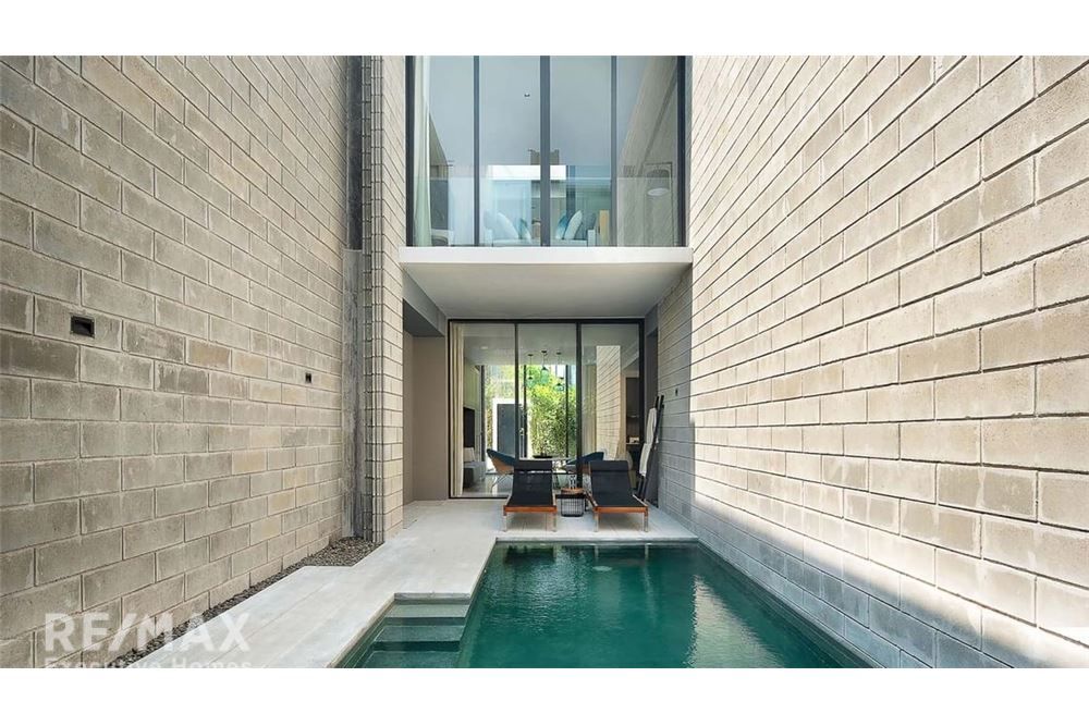 Luxurious Seaside Villa for Sale in Bang Sare, Chonburi 4