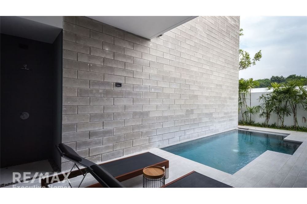 Luxurious Seaside Villa for Sale in Bang Sare, Chonburi 5