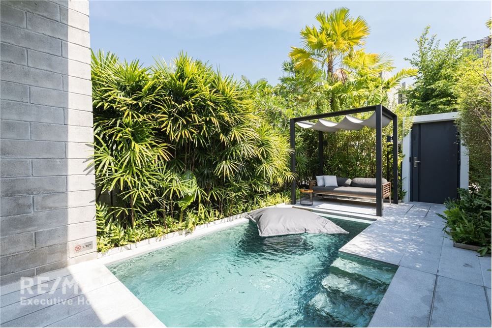 Luxurious Seaside Villa for Sale in Bang Sare, Chonburi 6