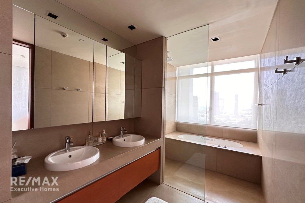 Luxury Condo at The Sukhothai Residences, Bangkok - 15 Mins Walk to MRT Lumphini 10