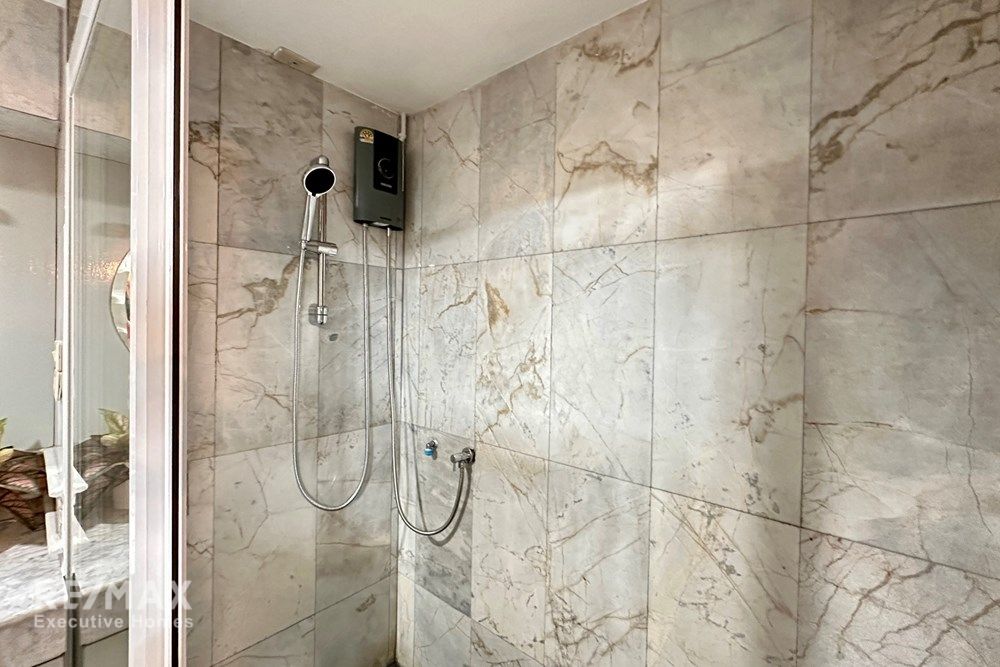 Luxurious Condo for Sale in Central Bangkok 10