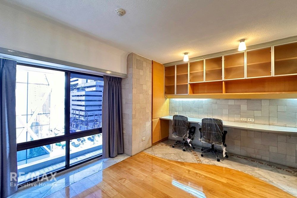 Luxurious Condo for Sale in Central Bangkok 11