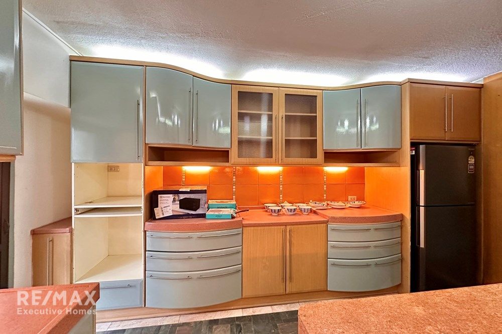 Luxurious Condo for Sale in Central Bangkok 15