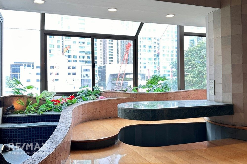 Luxurious Condo for Sale in Central Bangkok 21