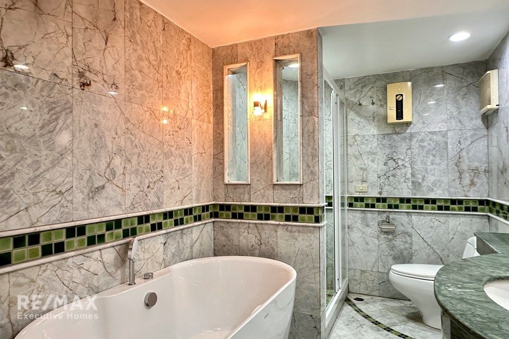 Luxurious Condo for Sale in Central Bangkok 5