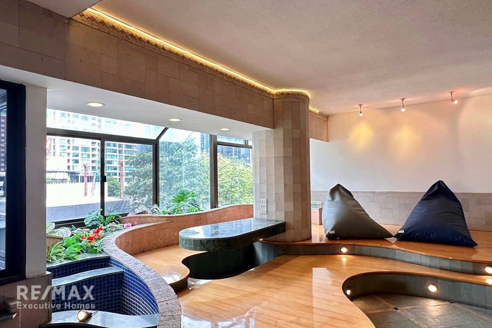 Luxurious Condo for Sale in Central Bangkok 6