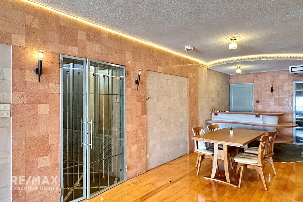 Luxurious Condo for Sale in Central Bangkok 7