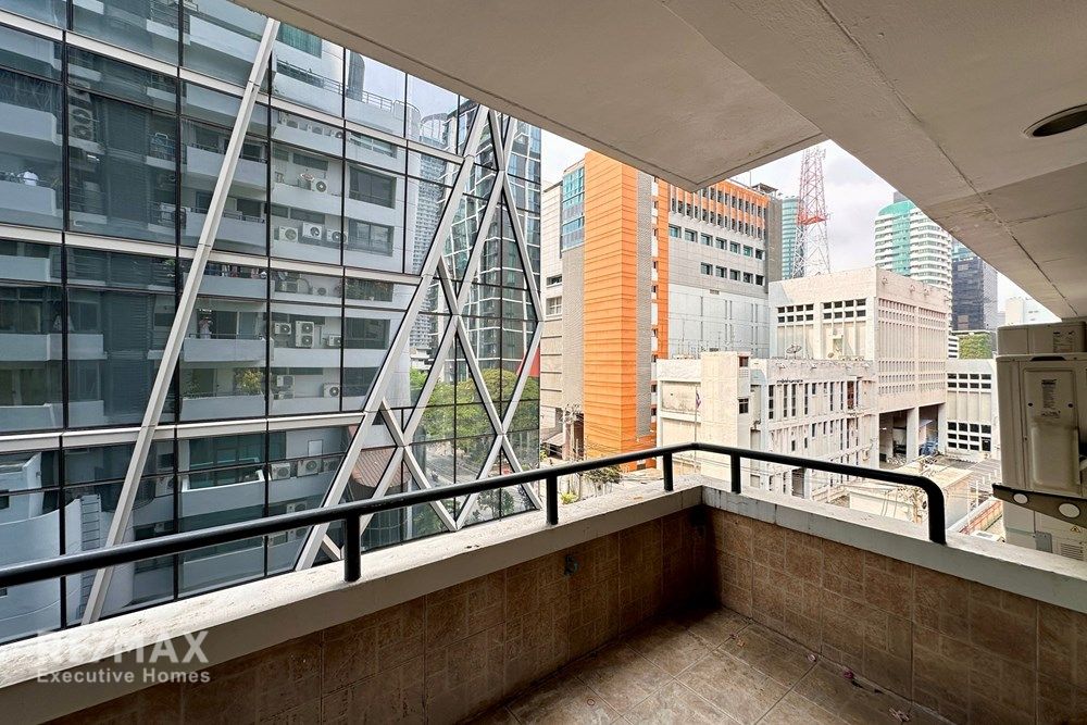 Luxurious 4-Story Condo for Sale in Central Bangkok 18