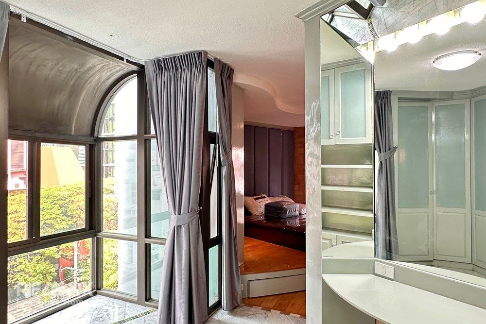 Luxurious 4-Story Condo for Sale in Central Bangkok 4