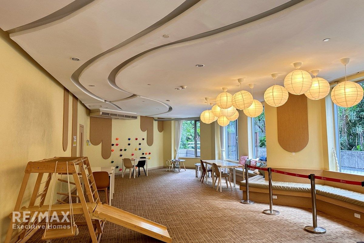 3Beds Condo on Wireless Rd. Good Price Unit in the Building! 14