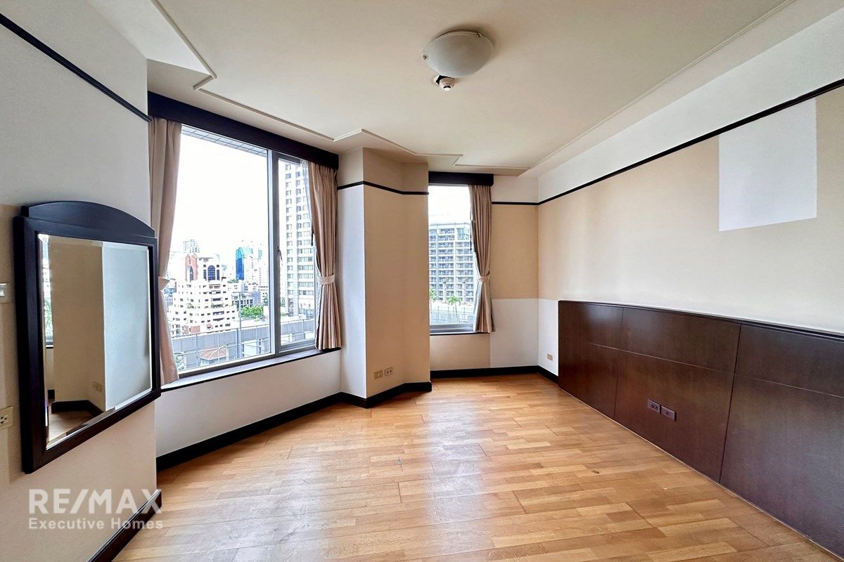 3Beds Condo on Wireless Rd. Good Price Unit in the Building! 3