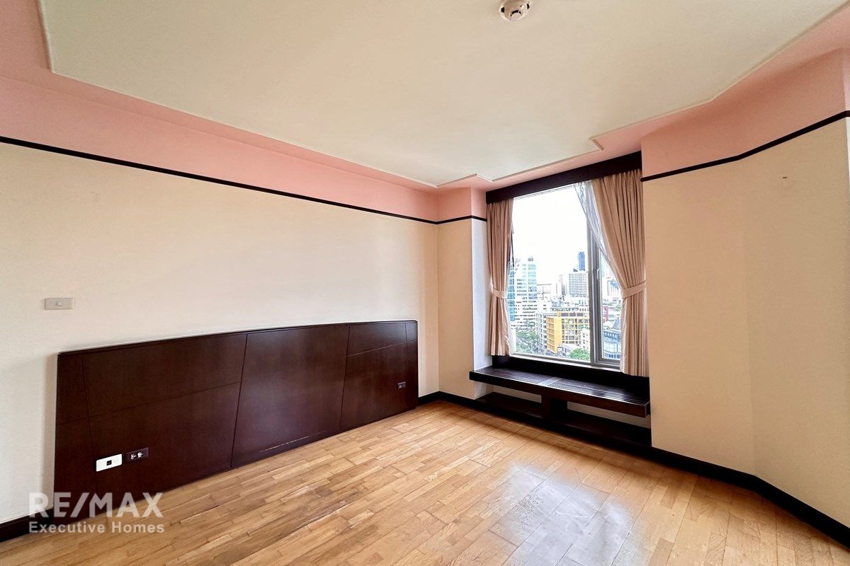 3Beds Condo on Wireless Rd. Good Price Unit in the Building! 5