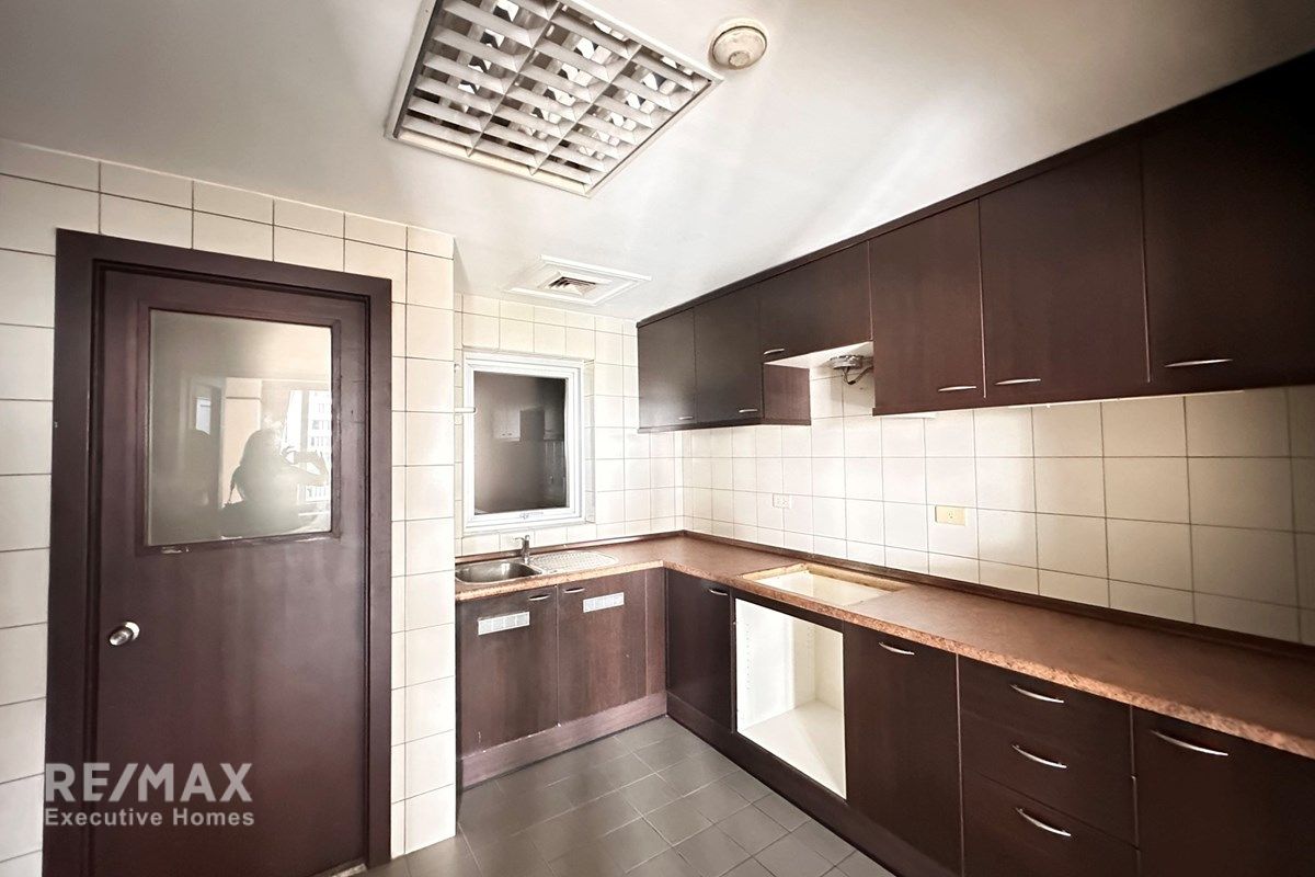 3Beds Condo on Wireless Rd. Good Price Unit in the Building! 6