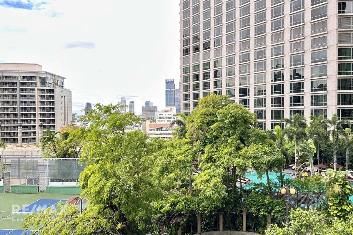 Affordable 3-Bedroom Condo on Wireless Rd, 7 Min Walk to BTS Phloen Chit 11