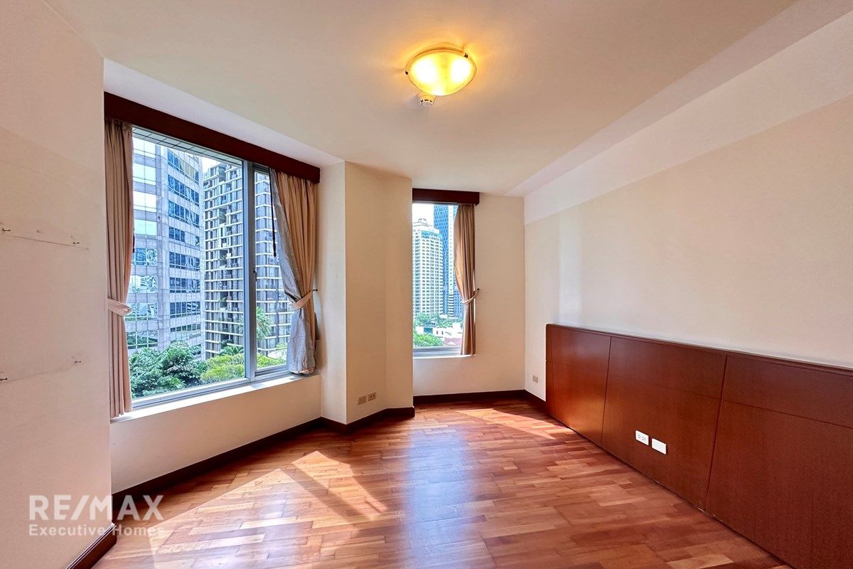 Affordable 3-Bedroom Condo on Wireless Rd, 7 Min Walk to BTS Phloen Chit 3