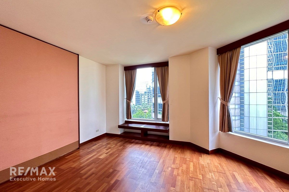 Affordable 3-Bedroom Condo on Wireless Rd, 7 Min Walk to BTS Phloen Chit 4
