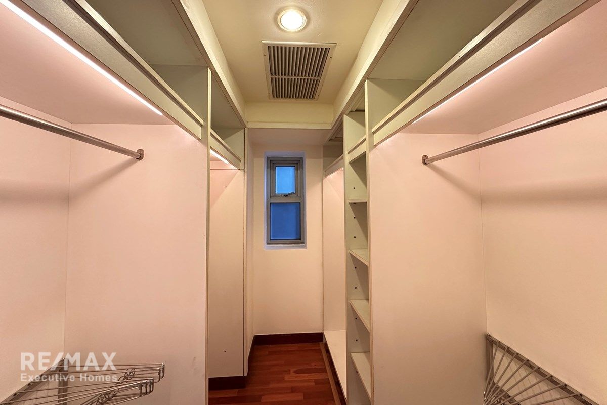 Affordable 3-Bedroom Condo on Wireless Rd, 7 Min Walk to BTS Phloen Chit 7