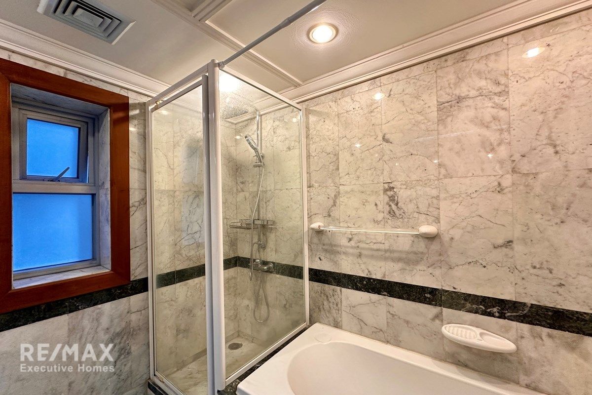 Affordable 3-Bedroom Condo on Wireless Rd, 7 Min Walk to BTS Phloen Chit 9