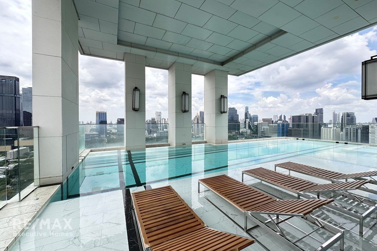 Luxury Condo at MUNIQ LANGSUAN - 18 Mins Walk to BTS Ratchadamri 10