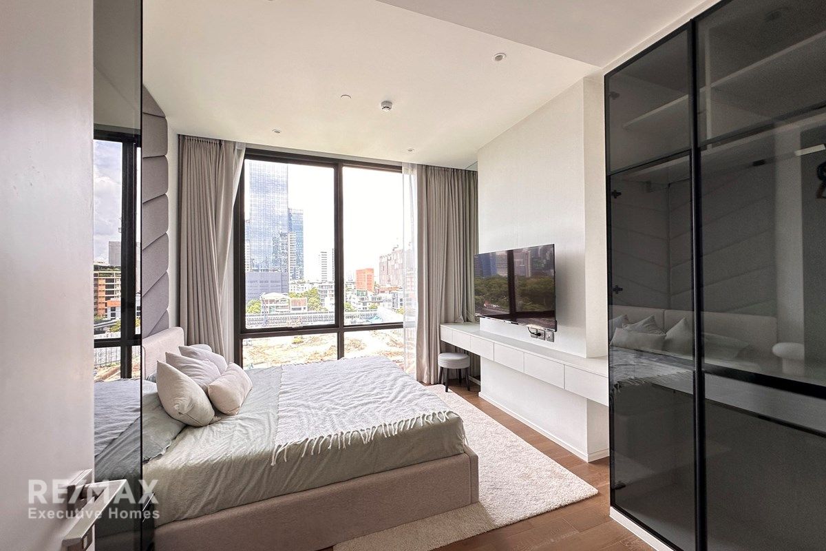 Luxury Condo at MUNIQ LANGSUAN - 18 Mins Walk to BTS Ratchadamri 4