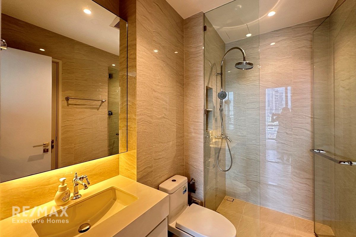 Luxury Condo at MUNIQ LANGSUAN - 18 Mins Walk to BTS Ratchadamri 7