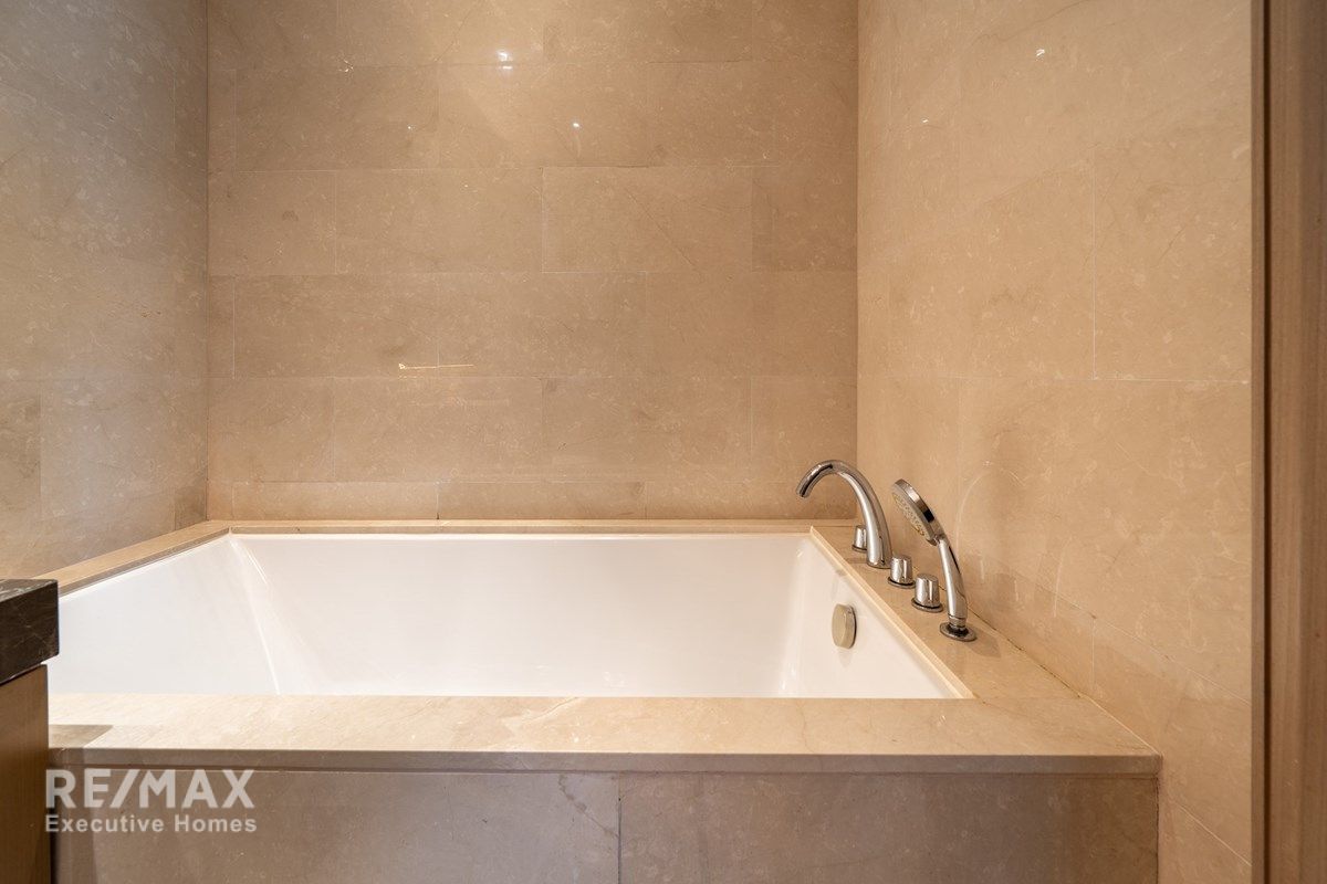 Luxury Condo with City Views - 5 Min Walk to BTS Ratchadamri 13