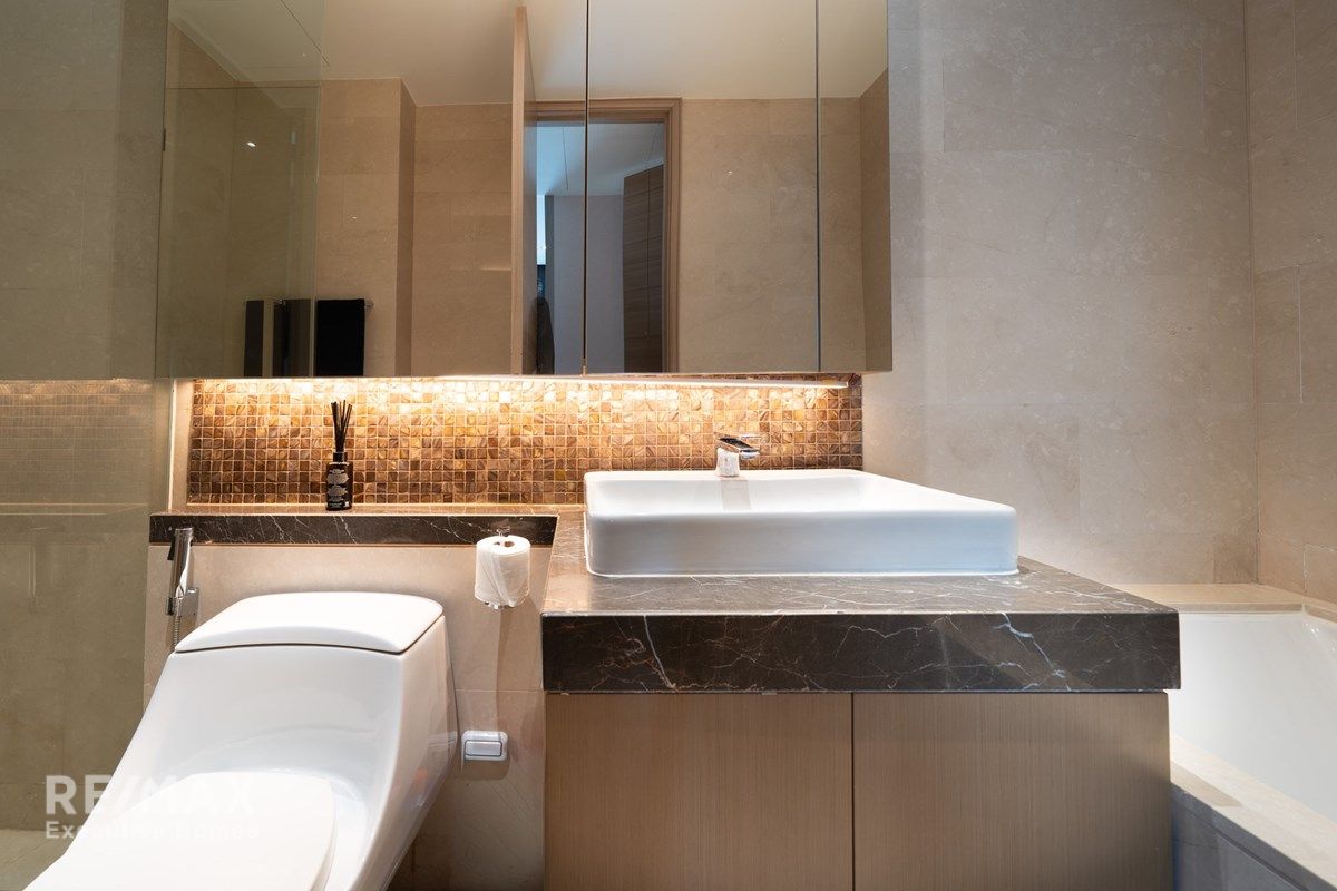 Luxury Condo with City Views - 5 Min Walk to BTS Ratchadamri 15