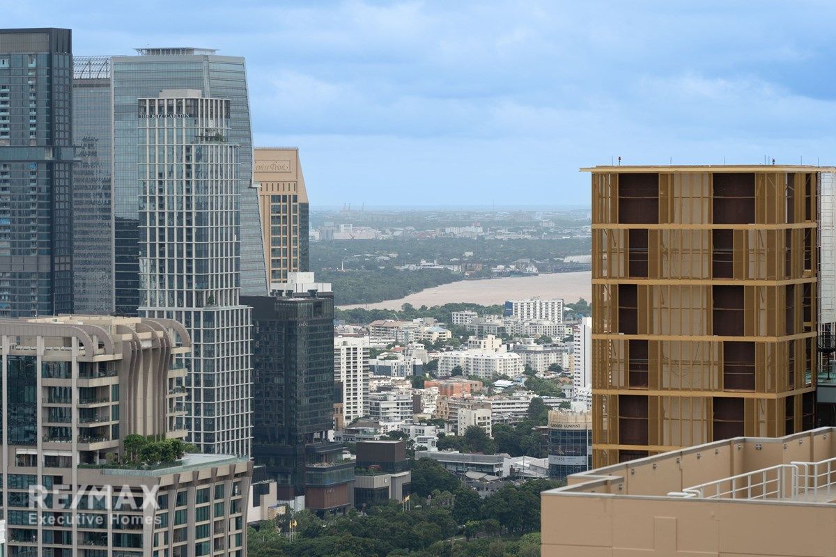 Luxury Condo with City Views - 5 Min Walk to BTS Ratchadamri 18