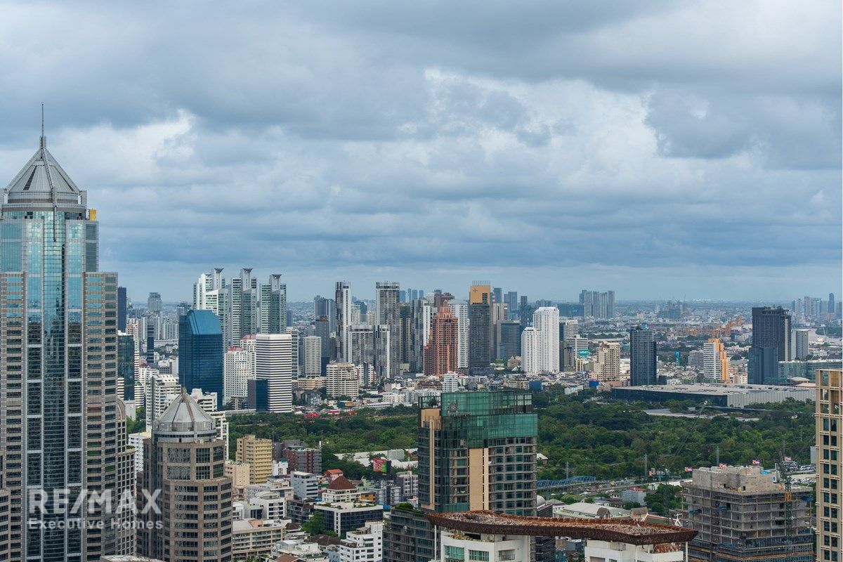 Luxury Condo with City Views - 5 Min Walk to BTS Ratchadamri 21