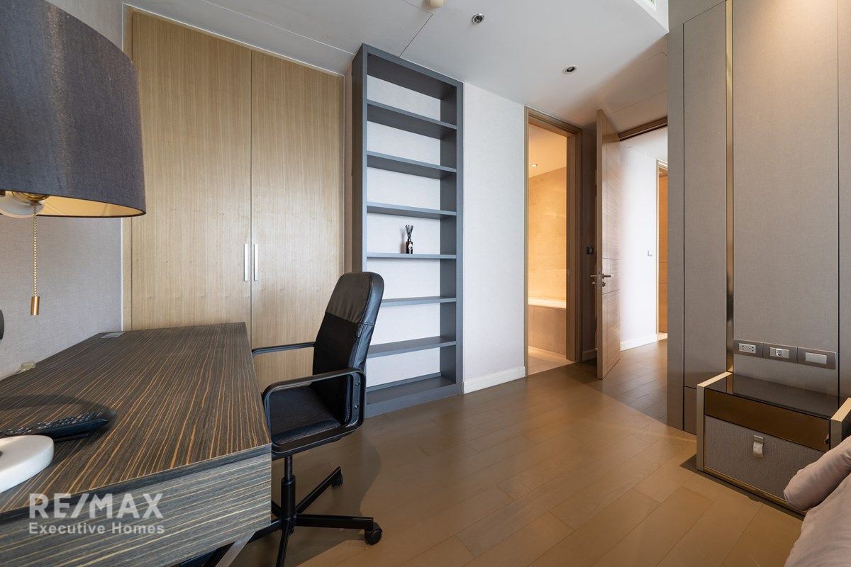 Luxury Condo with City Views - 5 Min Walk to BTS Ratchadamri 8