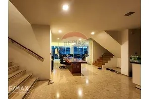 large-3-bedroom-condo-near-bts-allows-pets-920071065-491