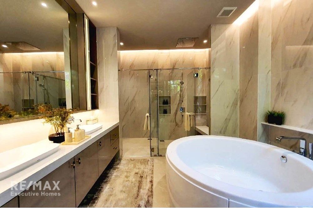 Luxury Detached Show House at Baan Issara - Your Dream Home Awaits 8