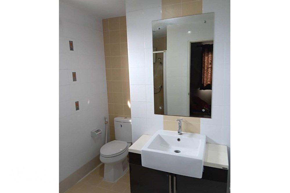 Luxury Townhouse in the Heart of Bangkok's Vibrant District 10