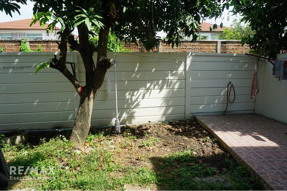 Luxury Townhouse in the Heart of Bangkok's Vibrant District 4