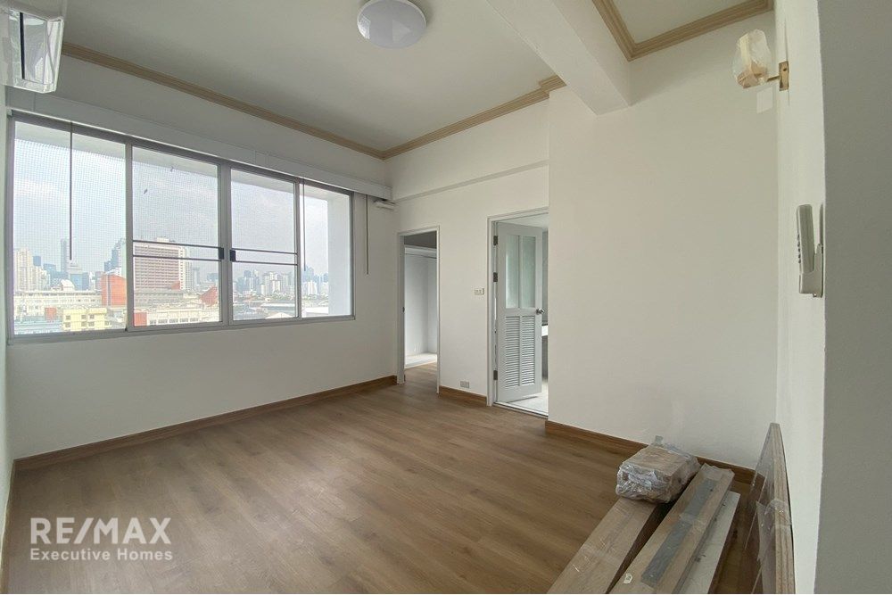 Modern Condo at K C Court with Exceptional Amenities 10