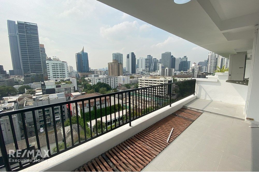 Modern Condo at K C Court with Exceptional Amenities 6