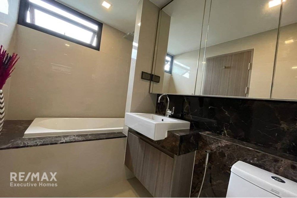 Art @ Thonglor 25公寓70平方米2室卫出租 6