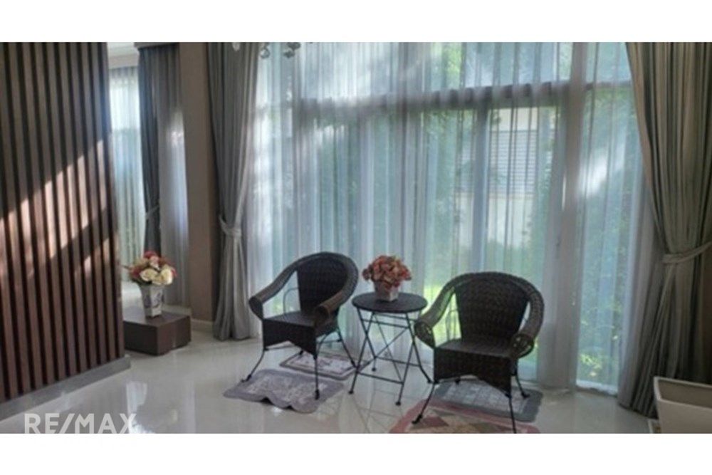 Exquisite Detached Home for Sale in Rama 9 3