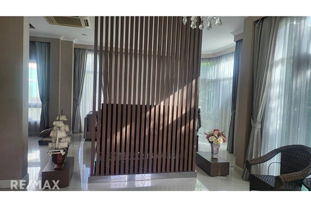 Exquisite Detached Home for Sale in Rama 9 4