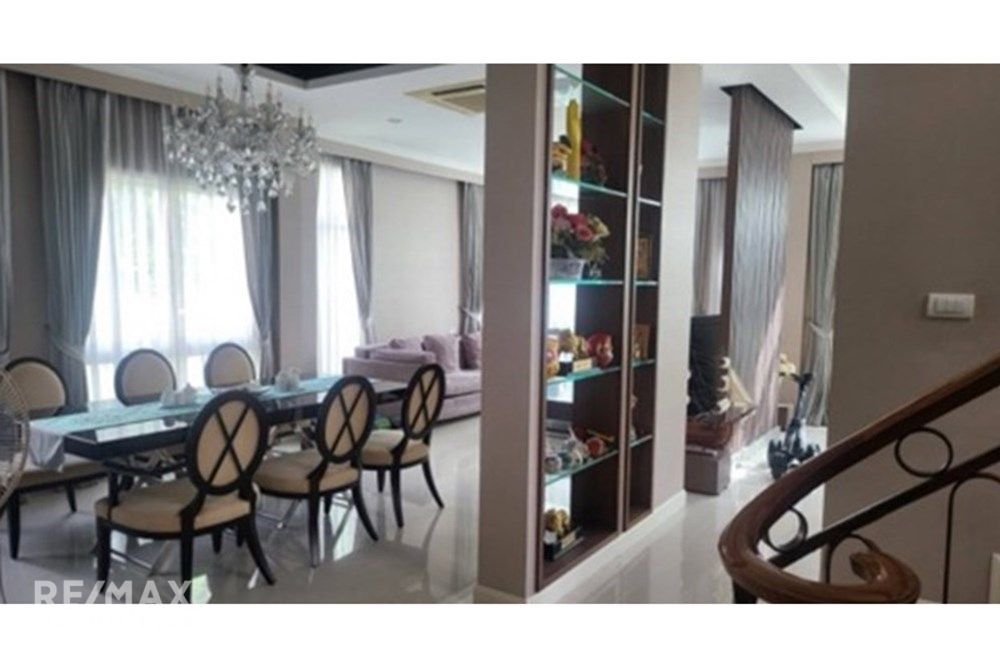 Exquisite Detached Home for Sale in Rama 9 6
