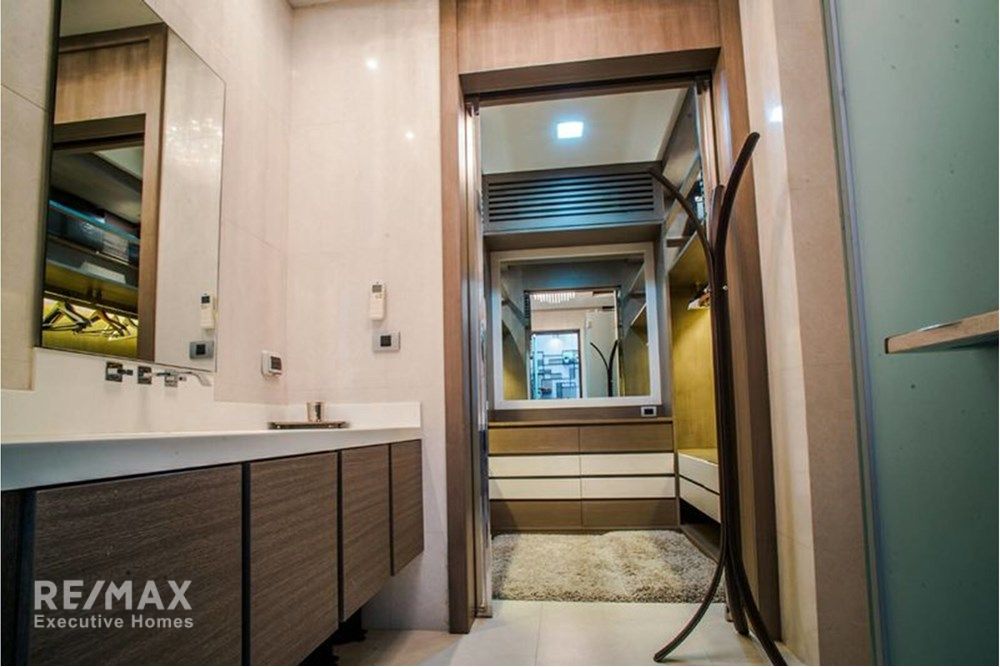 Luxury 4BR Townhouse in Central Bangkok - Your Urban Oasis 11