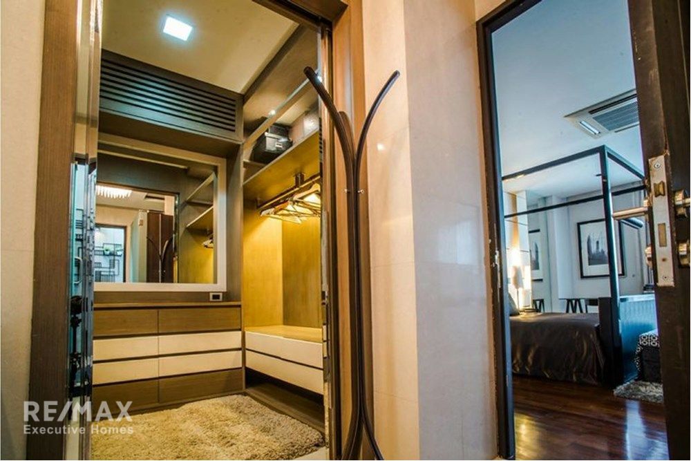 Luxury 4BR Townhouse in Central Bangkok - Your Urban Oasis 12