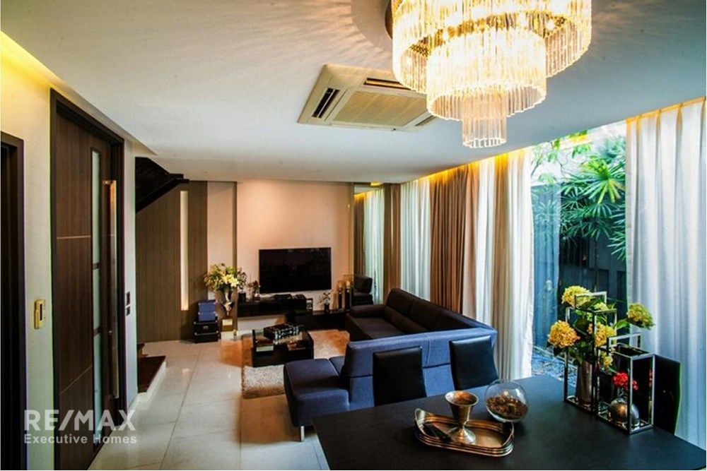 Luxury 4BR Townhouse in Central Bangkok - Your Urban Oasis 3